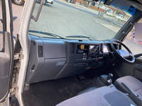 いすゞエルフ冷凍車（冷蔵車）小型（2t・3t）[写真29]