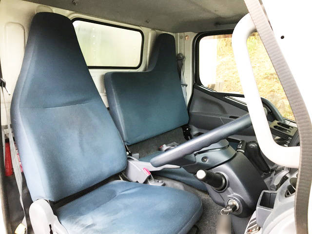 三菱ふそうキャンターアルミバン小型（2t・3t）[写真27]