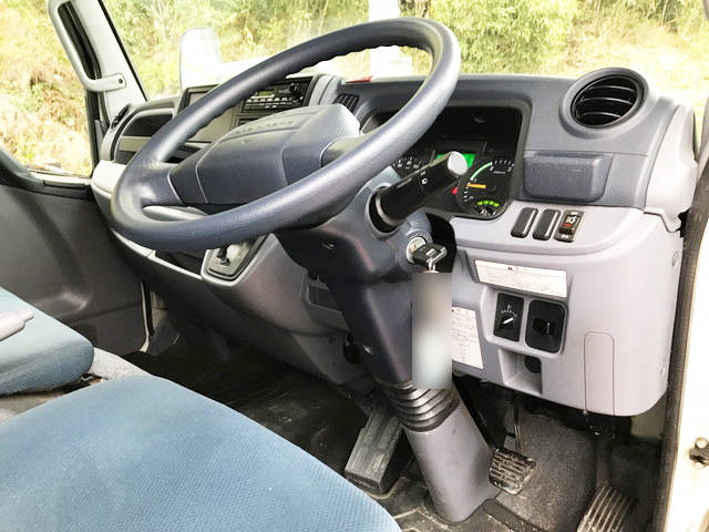 三菱ふそうキャンターアルミバン小型（2t・3t）[写真28]