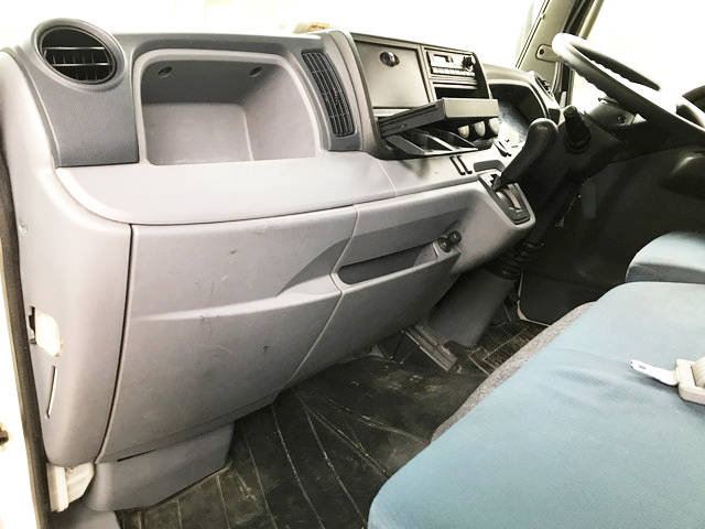 三菱ふそうキャンターアルミバン小型（2t・3t）[写真29]