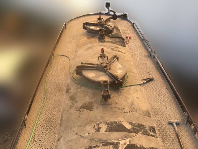 日野プロフィアバルク車（粉粒体運搬車）大型（10t）[写真10]