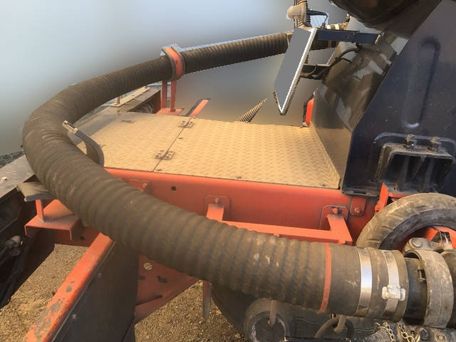 日野プロフィアバルク車（粉粒体運搬車）大型（10t）[写真14]