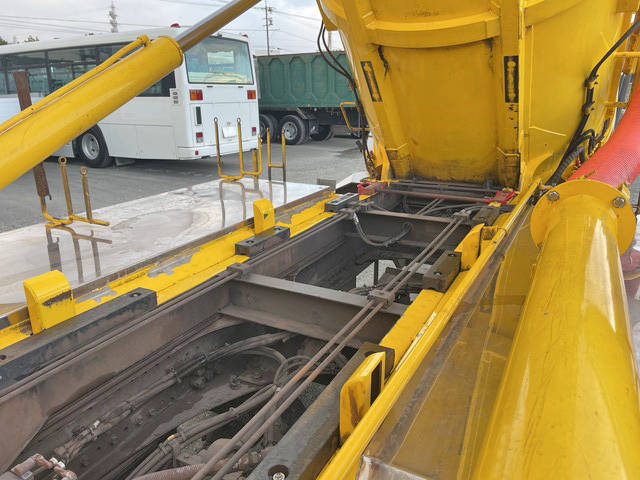 日野プロフィア汚泥吸引車大型（10t）[写真16]