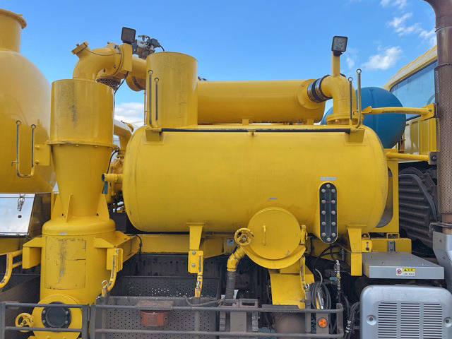 日野プロフィア汚泥吸引車大型（10t）[写真17]