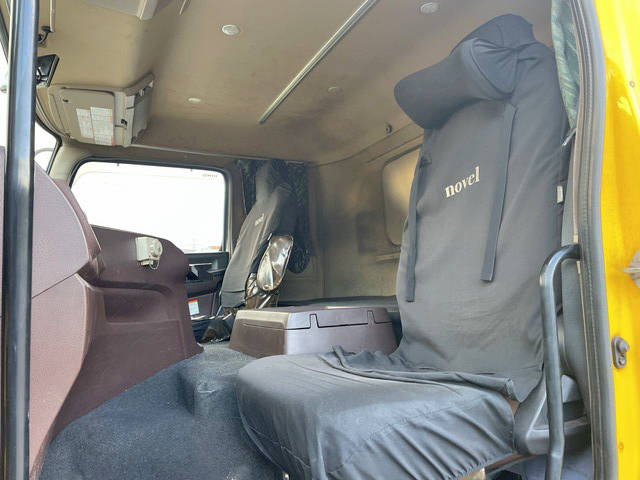 日野プロフィア汚泥吸引車大型（10t）[写真33]