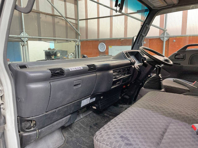 いすゞエルフアルミバン小型（2t・3t）[写真31]