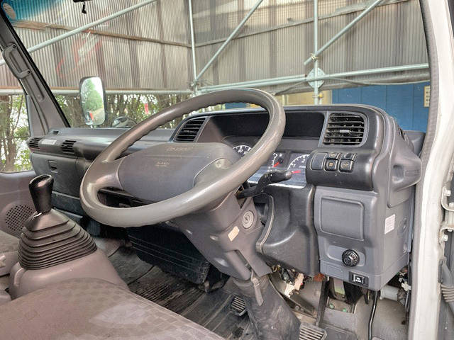 いすゞエルフアルミバン小型（2t・3t）[写真35]