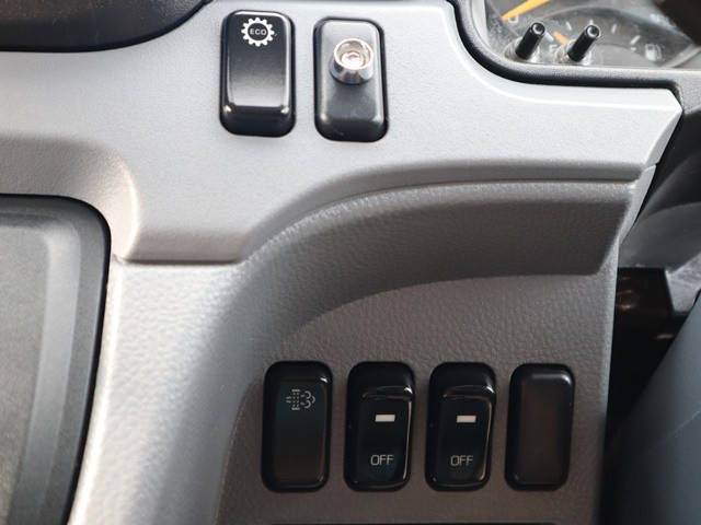 三菱ふそうキャンタークレーン6段小型（2t・3t）[写真37]