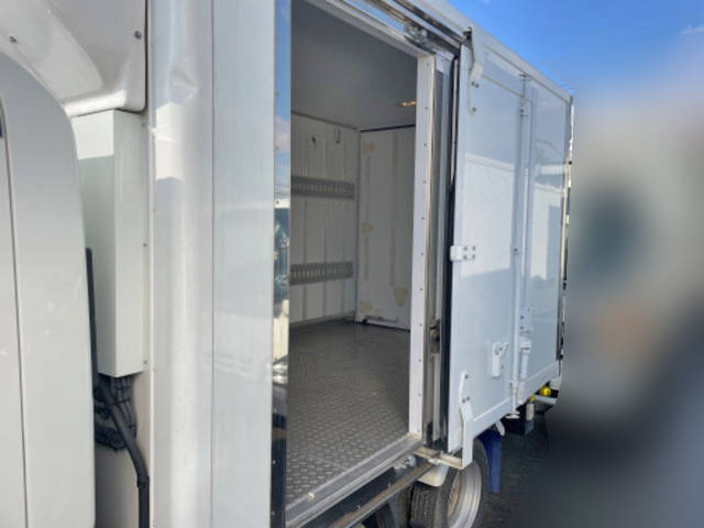 いすゞエルフ冷凍車（冷蔵車）小型（2t・3t）[写真12]