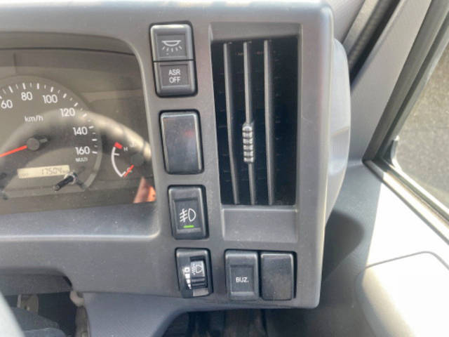 いすゞエルフ冷凍車（冷蔵車）小型（2t・3t）[写真26]