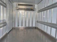 いすゞエルフ冷凍車（冷蔵車）小型（2t・3t）[写真05]