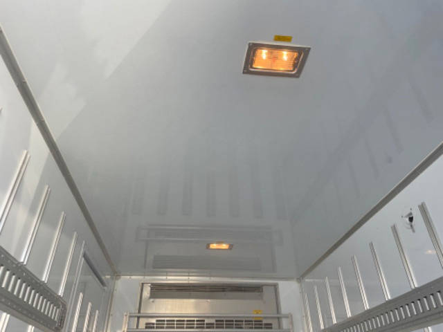 いすゞエルフ冷凍車（冷蔵車）小型（2t・3t）[写真06]