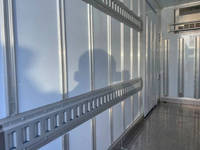 いすゞエルフ冷凍車（冷蔵車）小型（2t・3t）[写真07]