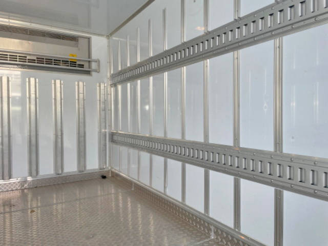 いすゞエルフ冷凍車（冷蔵車）小型（2t・3t）[写真08]