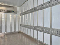 いすゞエルフ冷凍車（冷蔵車）小型（2t・3t）[写真08]