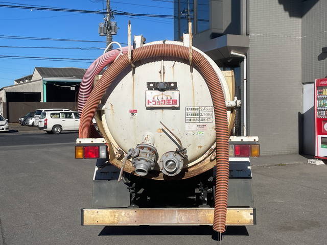 いすゞエルフ汚泥吸引車小型（2t・3t）[写真11]