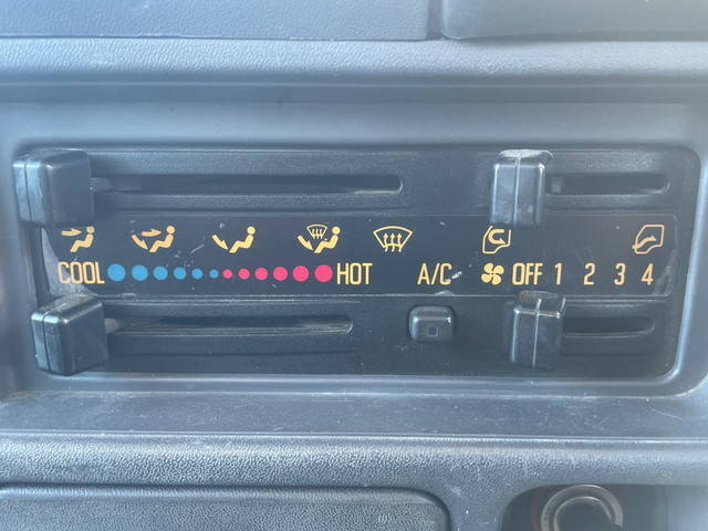 いすゞエルフ汚泥吸引車小型（2t・3t）[写真33]