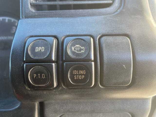 いすゞエルフ汚泥吸引車小型（2t・3t）[写真35]