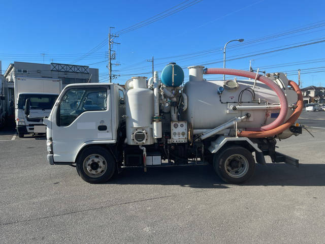 いすゞエルフ汚泥吸引車小型（2t・3t）[写真05]