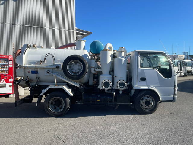いすゞエルフ汚泥吸引車小型（2t・3t）[写真06]