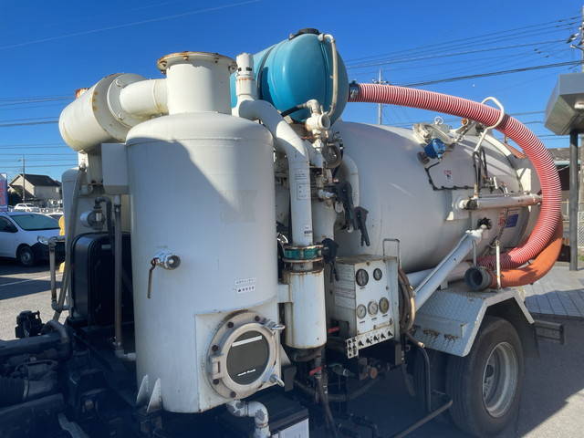 いすゞエルフ汚泥吸引車小型（2t・3t）[写真08]