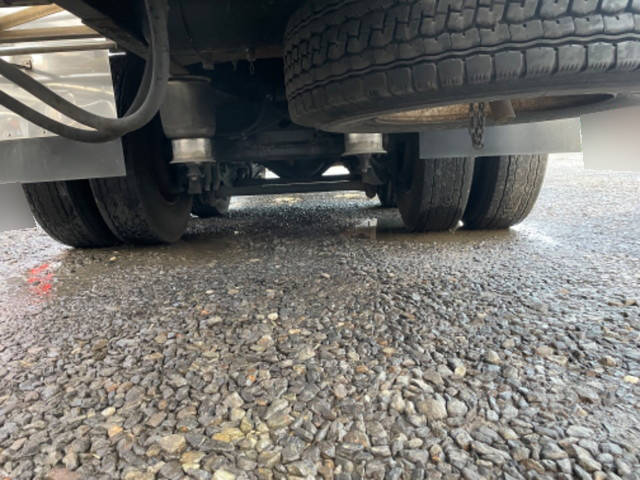 いすゞギガタンク車（タンクローリー）大型（10t）[写真13]