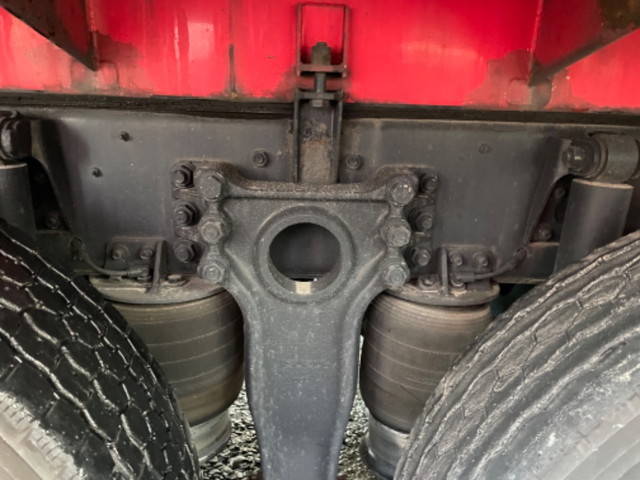 いすゞギガタンク車（タンクローリー）大型（10t）[写真09]