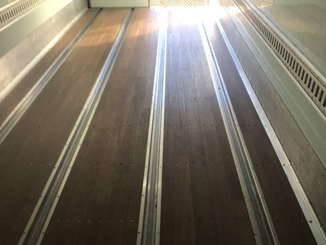 いすゞフォワード冷凍車（冷蔵車）中型（4t）[写真10]