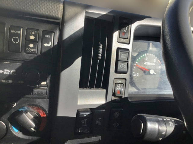 いすゞフォワード冷凍車（冷蔵車）中型（4t）[写真35]