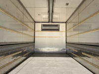 いすゞフォワード冷蔵冷凍ウイング中型（4t）[写真12]