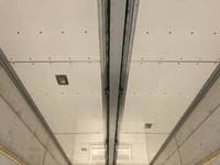 いすゞフォワード冷蔵冷凍ウイング中型（4t）[写真14]