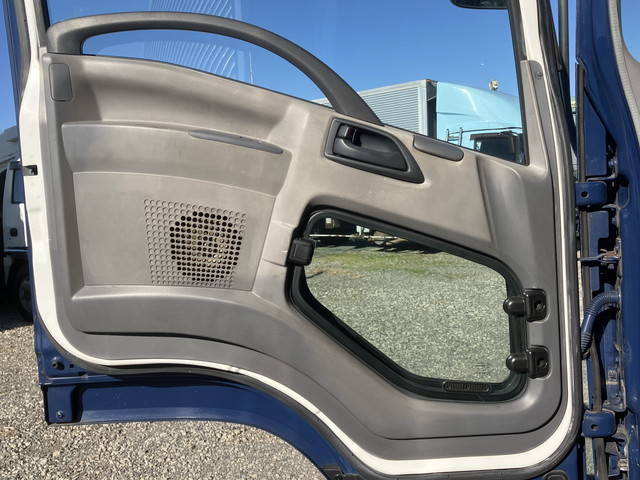 いすゞフォワード冷蔵冷凍ウイング中型（4t）[写真25]