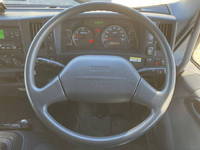 いすゞフォワード冷蔵冷凍ウイング中型（4t）[写真33]