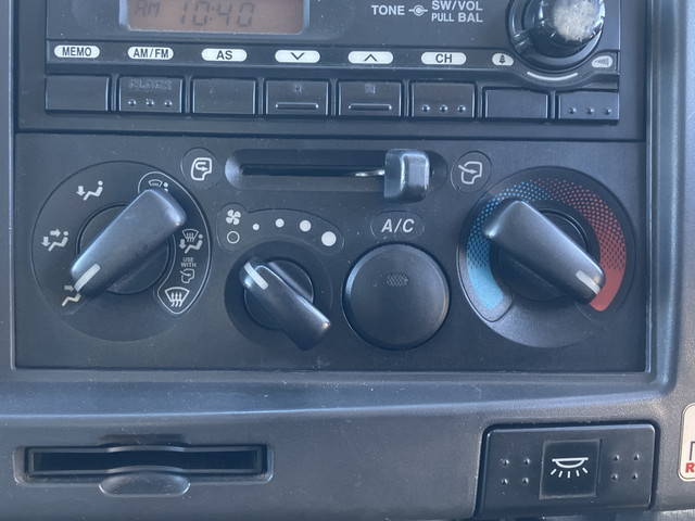 いすゞフォワード冷蔵冷凍ウイング中型（4t）[写真35]