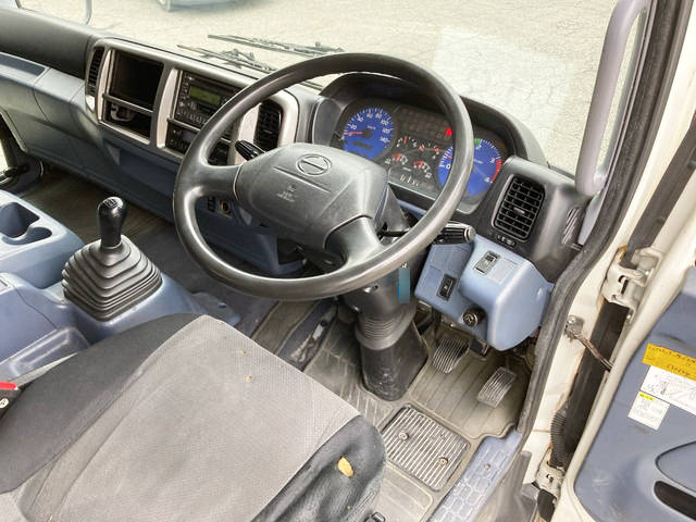 日野レンジャーアルミウイング中型（4t）[写真29]