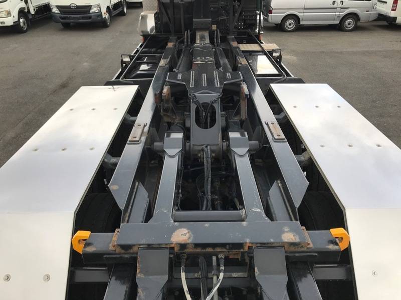 三菱ふそうスーパーグレートコンテナ専用車大型（10t）[写真12]