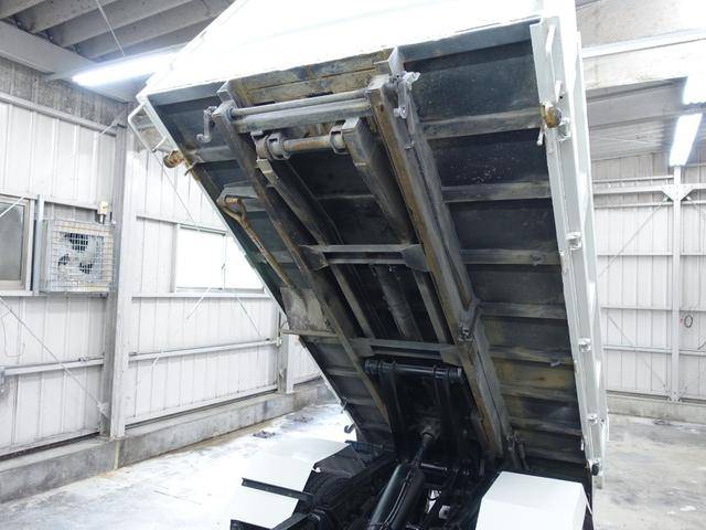 いすゞエルフローダーダンプ小型（2t・3t）[写真12]