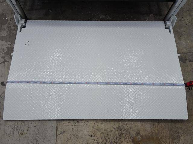 三菱ふそうキャンター平ボディ小型（2t・3t）[写真13]