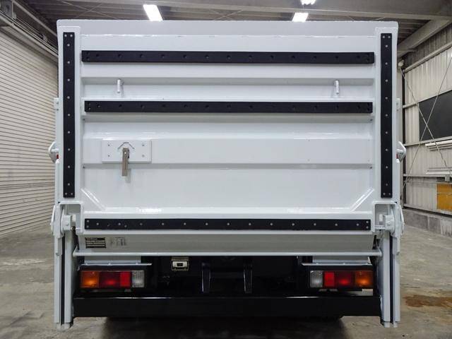 三菱ふそうキャンター平ボディ小型（2t・3t）[写真02]