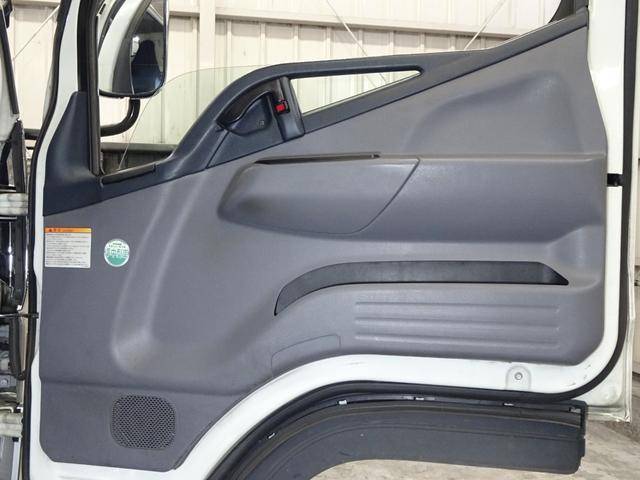 三菱ふそうキャンター平ボディ小型（2t・3t）[写真35]