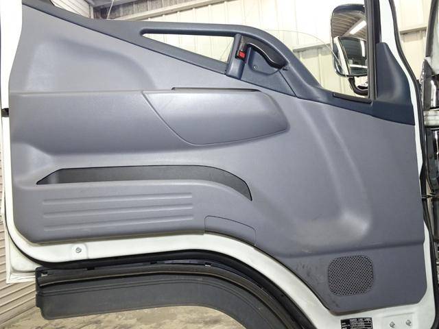 三菱ふそうキャンター平ボディ小型（2t・3t）[写真36]