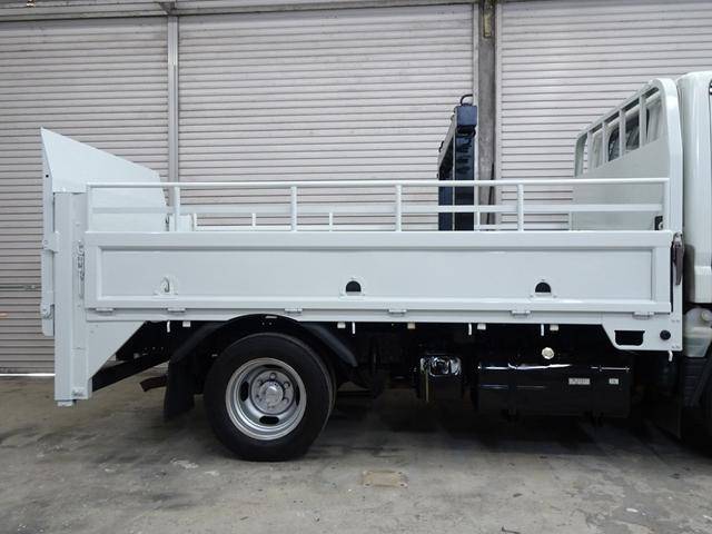 三菱ふそうキャンター平ボディ小型（2t・3t）[写真04]