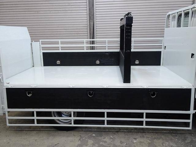 三菱ふそうキャンター平ボディ小型（2t・3t）[写真07]