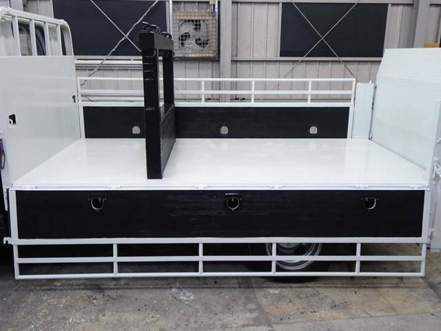 三菱ふそうキャンター平ボディ小型（2t・3t）[写真08]