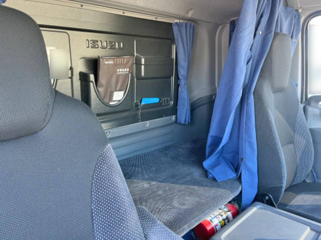 いすゞフォワードクレーン4段増トン（6t・8t）[写真33]