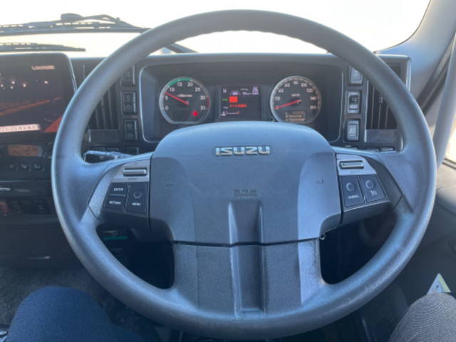 いすゞフォワードクレーン4段増トン（6t・8t）[写真32]