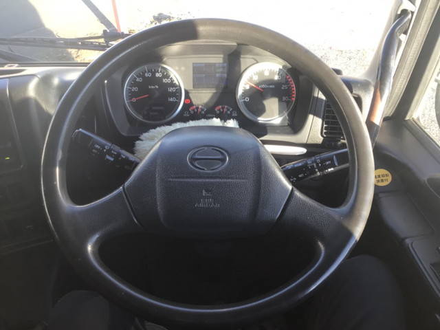 日野プロフィアバルク車（粉粒体運搬車）大型（10t）[写真34]