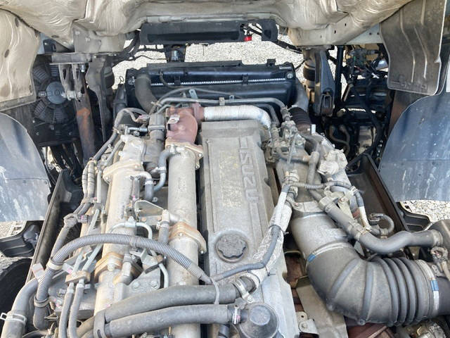 いすゞギガトレーラーヘッド（トラクターヘッド）大型（10t）[写真18]