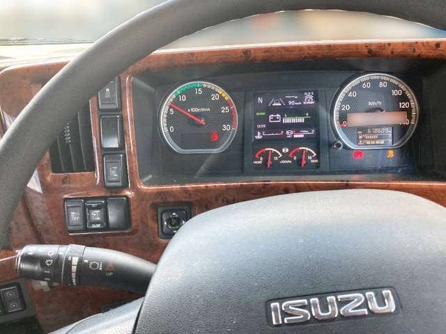 いすゞギガトレーラーヘッド（トラクターヘッド）大型（10t）[写真24]