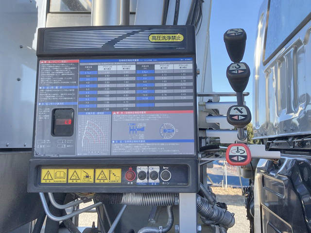 いすゞギガセルフクレーン4段大型（10t）[写真15]